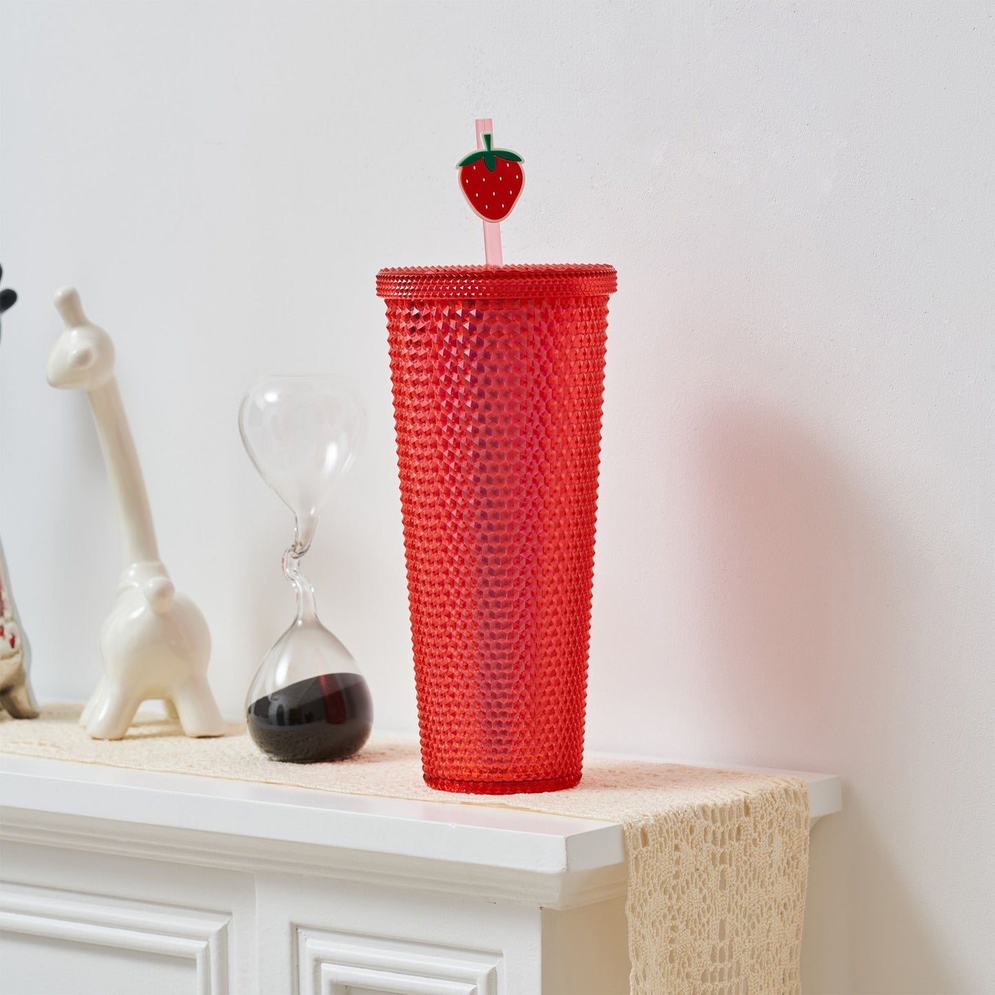 Full inlaid glass. Mattly black inlaid glass with a lid and straw. Repeatable double -wall insulation travel glass. Plastic acrylic soft color glass, suitable for ice coffee smoothies